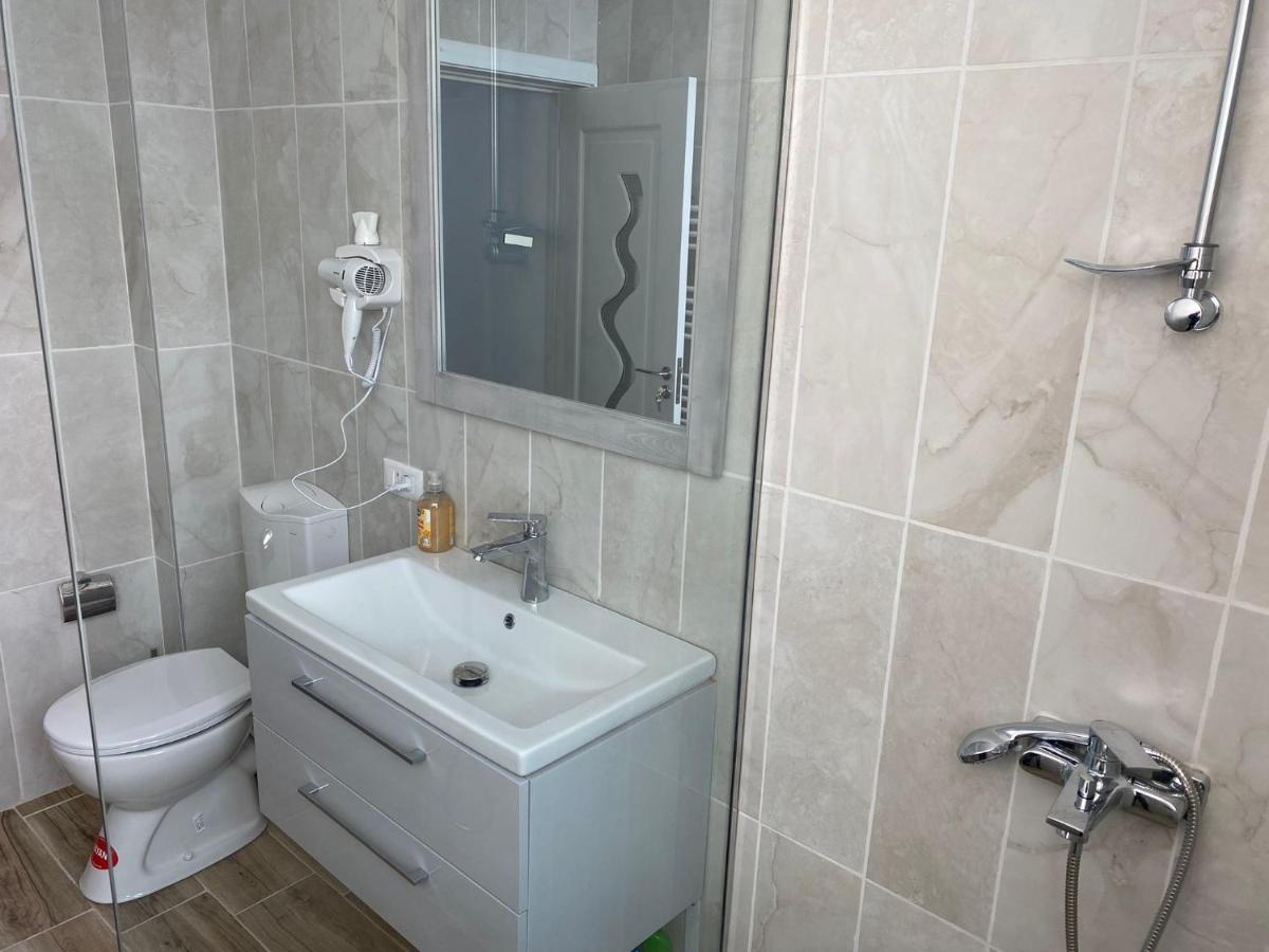 Ferienwohnung Apartament Lucian Râmnicu Vâlcea Exterior foto