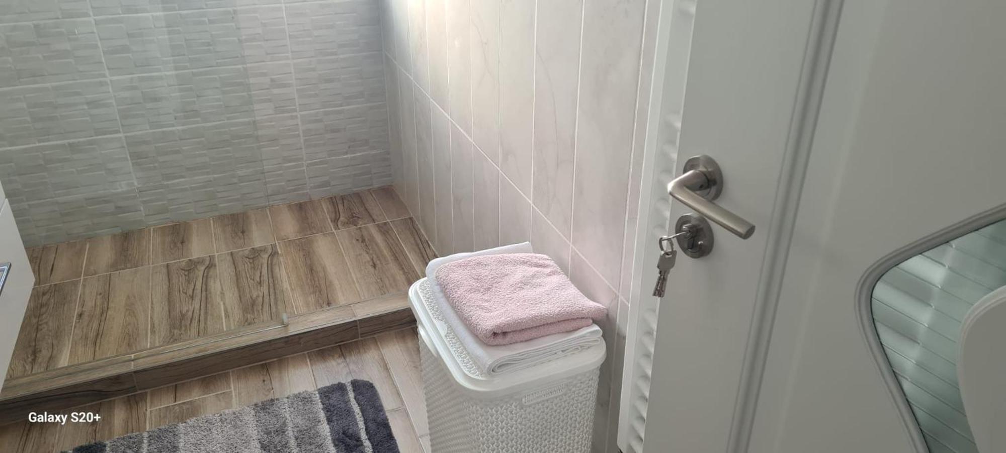 Ferienwohnung Apartament Lucian Râmnicu Vâlcea Exterior foto