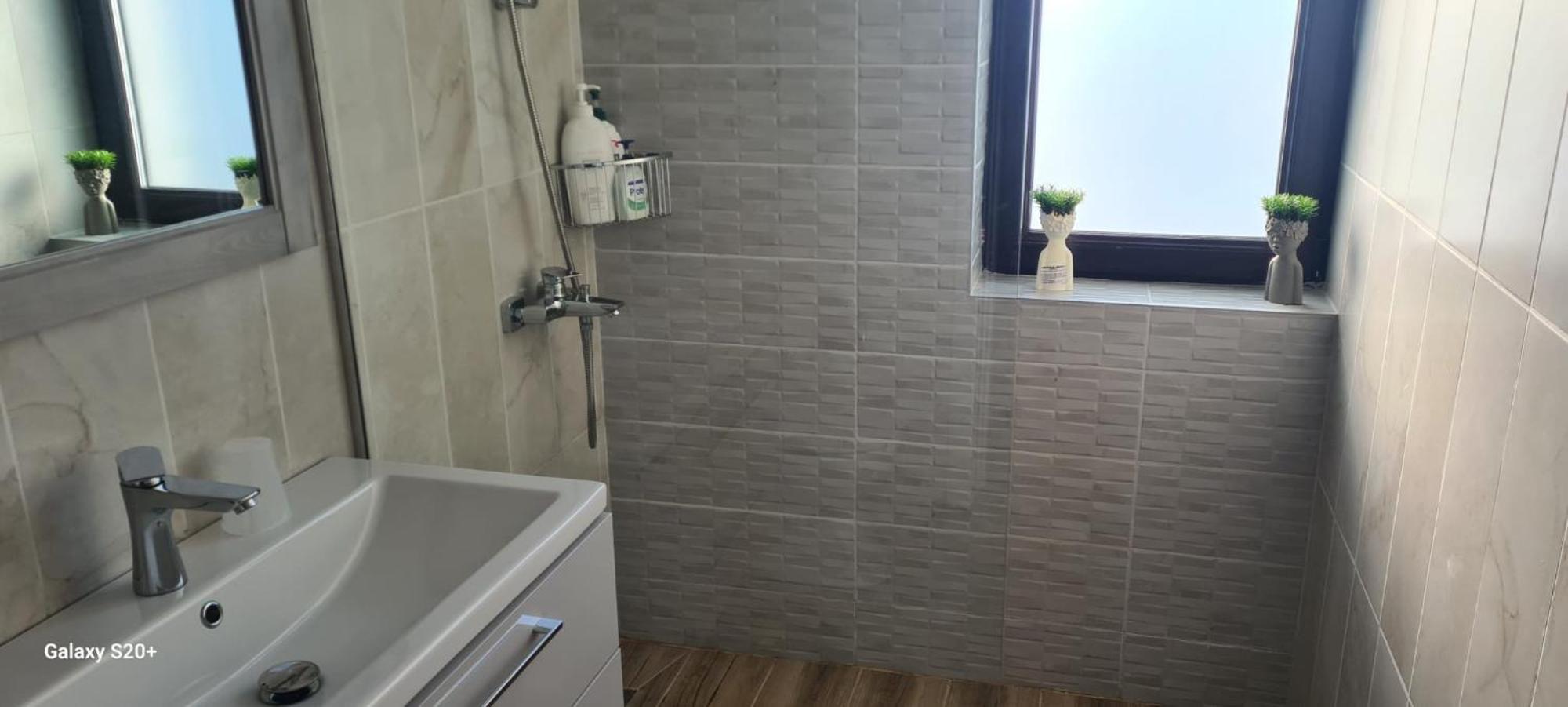 Ferienwohnung Apartament Lucian Râmnicu Vâlcea Exterior foto